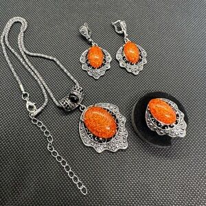 ✨Rare Find!  Stunning Vintage Style Orange Faux Amber & Gunmetal Ornate Jewelry✨